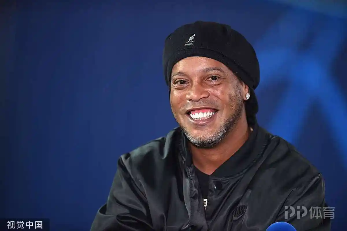 与球迷共同 与球迷共同